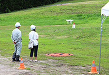 初心者ドローン飛行体験の様子