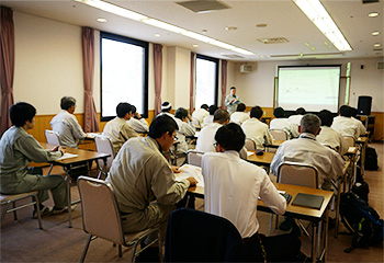 午前 テキストをベースに講義