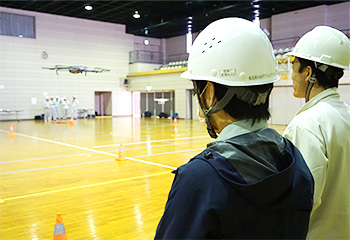 午後 ドローン操縦体験の様子2